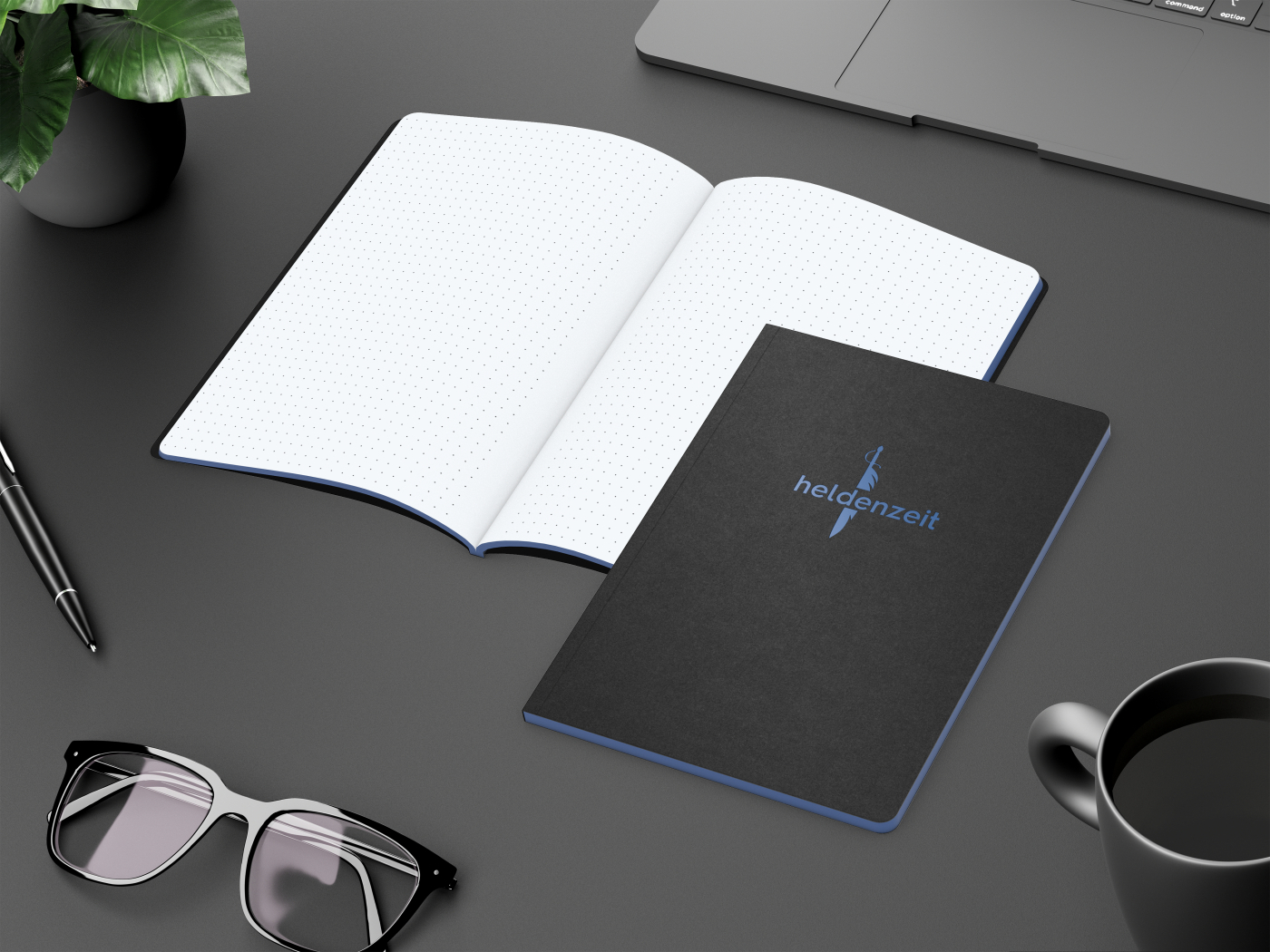 Notizbuch Tablet-Book Farbschnitt Naturkarton-Softcover schwarz, Papierformat/Lineatur DIN A5 / Punktraster, Farbschnitt/Logodruck mittelblau/mittelblau