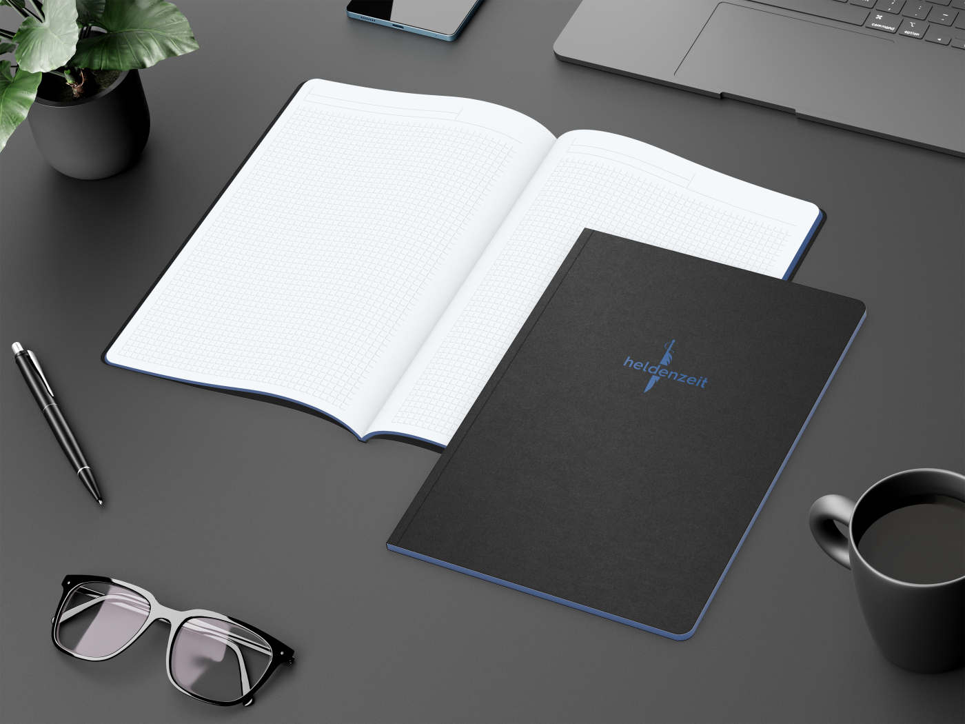 Notizbuch Tablet-Book Farbschnitt Naturkarton-Softcover schwarz, Papierformat/Lineatur DIN A4 / Winkelkaro, Farbschnitt/Logodruck mittelblau/mittelblau