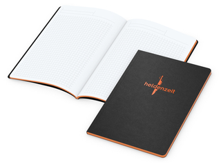 Notizbuch Tablet-Book Farbschnitt Naturkarton-Softcover schwarz, Papierformat/Lineatur DIN A5 / Winkelkaro, Farbschnitt/Logodruck orange/orange