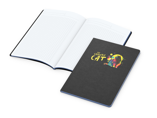 Notizbuch Tablet-Book Farbschnitt Naturkarton-Softcover schwarz, Papierformat/Lineatur DIN A5 / Winkelkaro, Farbschnitt/Logodruck mittelblau/4farbig