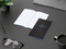 Notizbuch Tablet-Book Farbschnitt Naturkarton-Softcover schwarz, Papierformat/Lineatur 94 × 152 mm / Winkelkaro, Farbschnitt/Logodruck mittelblau/mittelblau
