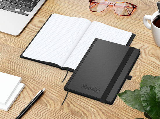 Notizbuch Hardcover Black-Book Ausstattung schwarz, DIN A5, Lineatur Punktraster, Blindprägung inkl.
