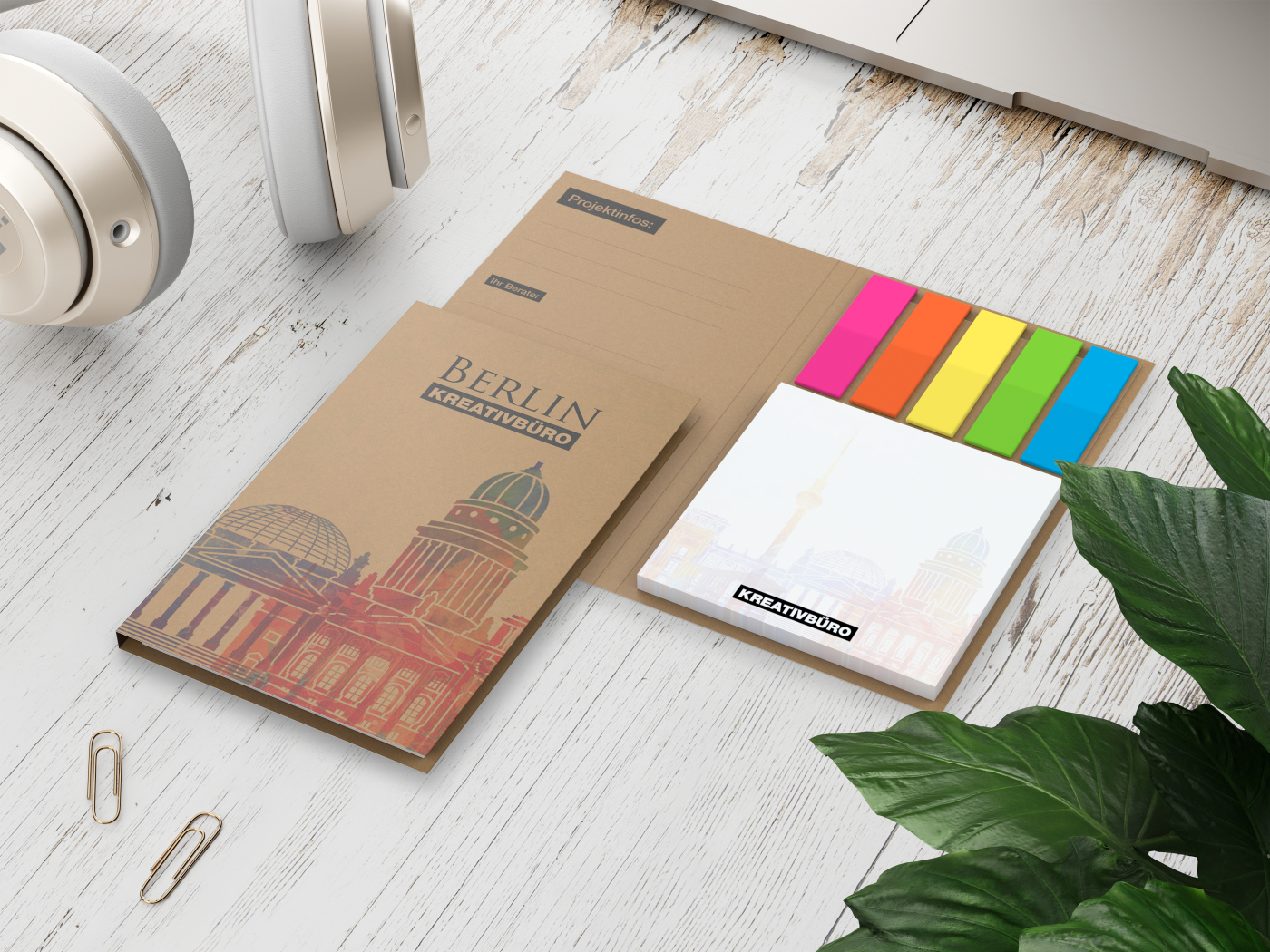 Haftnotiz-Set Berlin Zettel quadratisch Karton-Umschlag mit Buchöffnung, Haftmarker-Material transparente, farbige Folie, Umschlag-Material Naturkarton braun
