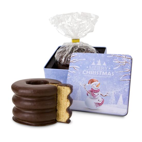 Baumkuchen mit dunklem Schokoladenüberzug - Schicht für Schicht ein Genuss. Die 300 g Baumkuchen kommen in einer hübschen Weihnachtsdose.