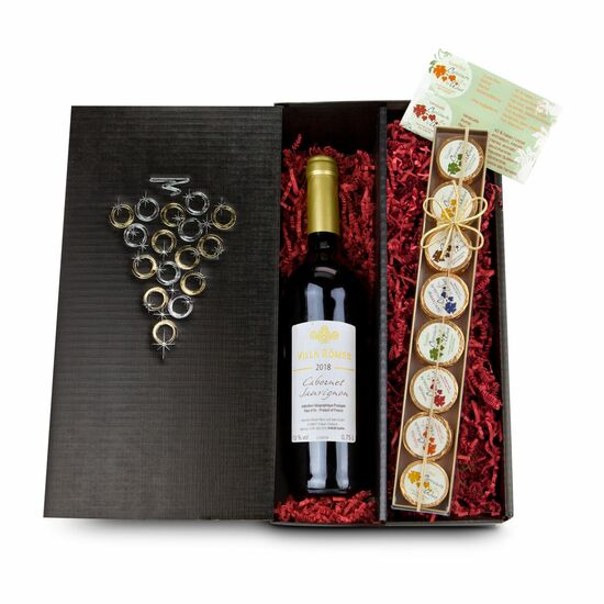 Die perfekte Kombination! Die 32 Schokoladen Goldtaler (je 8 g) kombiniert mit der 0,75 l Flasche Cabernet Sauvignon sind ein purer Genuss.