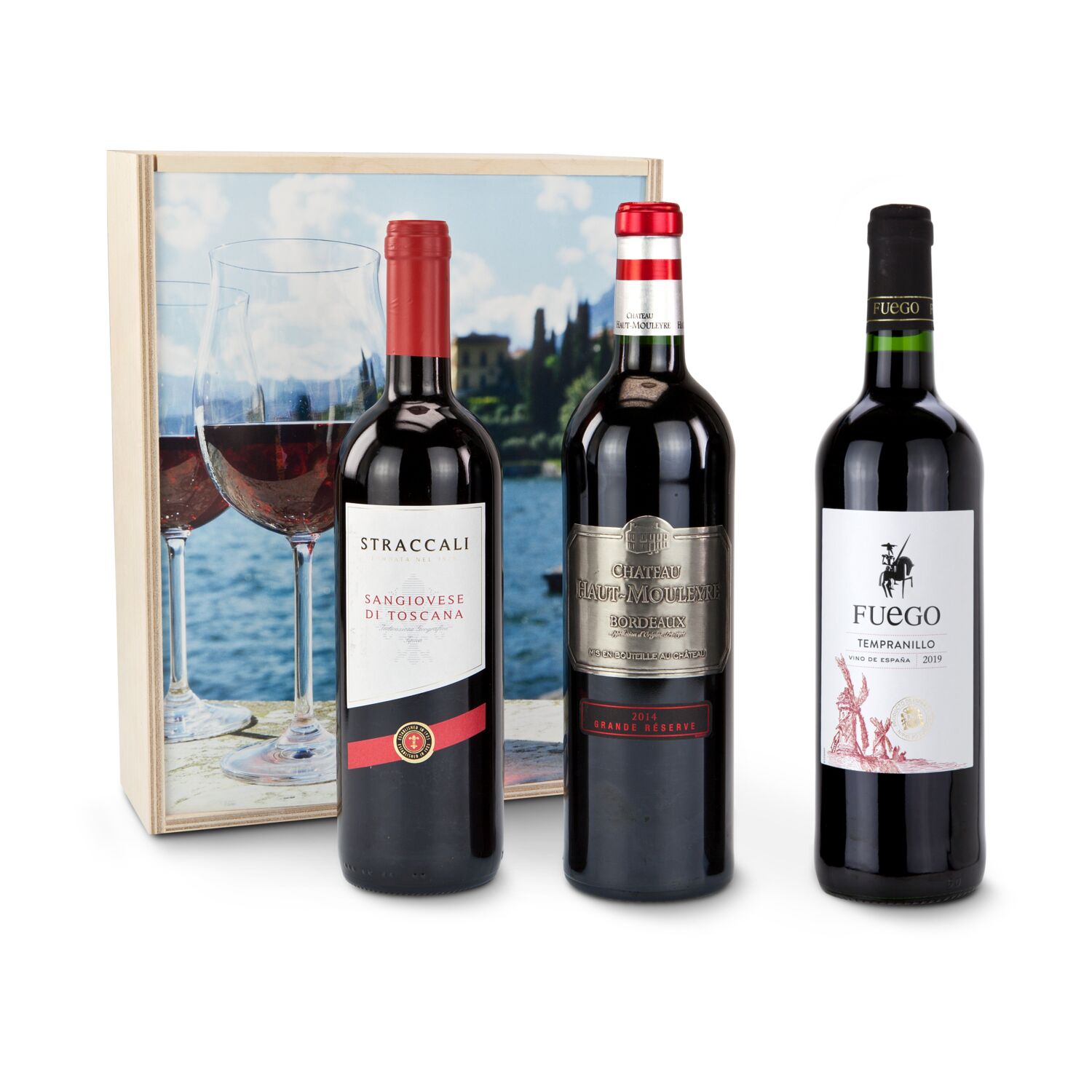 Eine Weinreise in drei mediterrane Länder: ein Sangiovese aus Italien, ein französischer Bordeaux Wein und ein Tempranillo aus Spanien.
