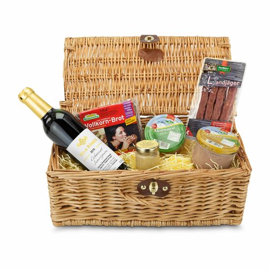 Ein Weidenkorb voller Wurst & Wein: Eifeler Leber- & Mettwurst, 4 Landjäger, Senf und Vollkornbrot kombiniert mit Rotwein (0,375 l).