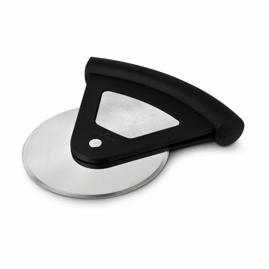 Der ROMINOX® Pizzaschneider LUIGI, Tomatensoße (160 ml) und ein leckeres Pizzagewürz (ca. 40 g) in einem dekorativen Karton.