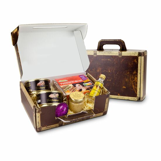 Los geht's, der Koffer ist gepackt: 500 g Vollkornbrot, 2 Wurstkonserven (je 125 g), 45 ml Senf, 1 Williams (20 ml, 40% Vol.) + ein Osterei.