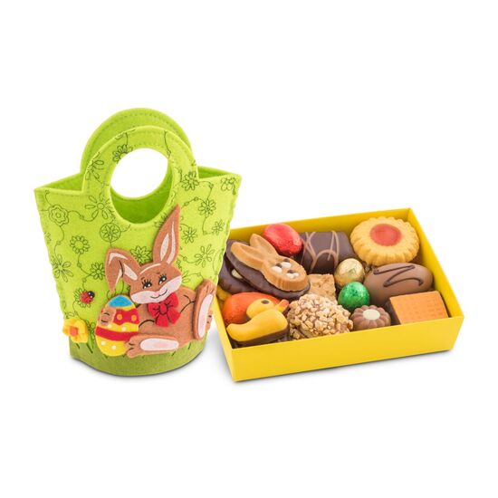 Diese grüne Filztasche ist gefüllt mit 200 g Confiserie Ostergebäckmischung & ist die perfekte Osterüberraschung. Auch als Osterdekoration!