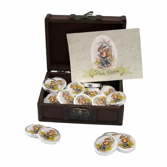 Süßer Osterschatz: 24 Vollmilch-Schokotaler (192 g) mit buntem Oster-Motiv und ein fröhlicher Ostergruß in einer dekorativen Schatztruhe.