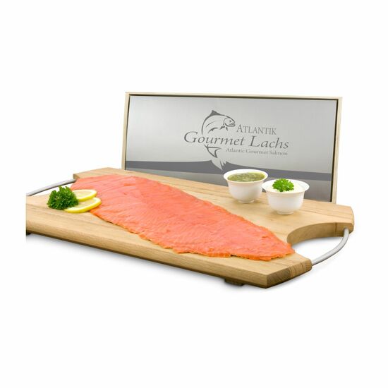 Gutschein in Holzkiste für 300 g rauchzarten Atlantik Gourmet Lachs. Mit feinem Sahne-Meerrettich und Senf-Dill Sauce.