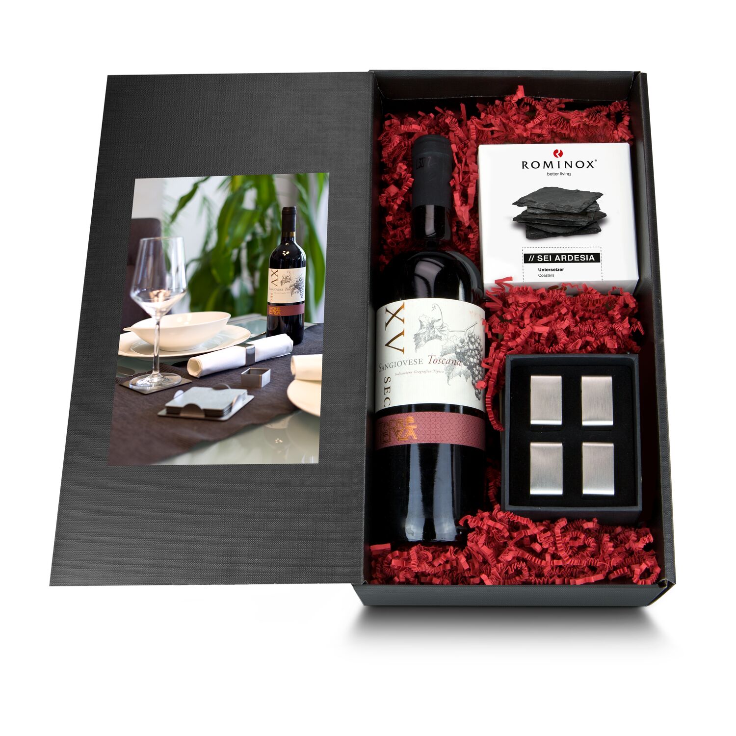Eine Flasche Rotwein Sangiovese (0,75 l), ein 4er Set ROMINOX® Schiefer Glasuntersetzer und ein 4er Set ROMINOX® Edelstahl Serviettenringe.