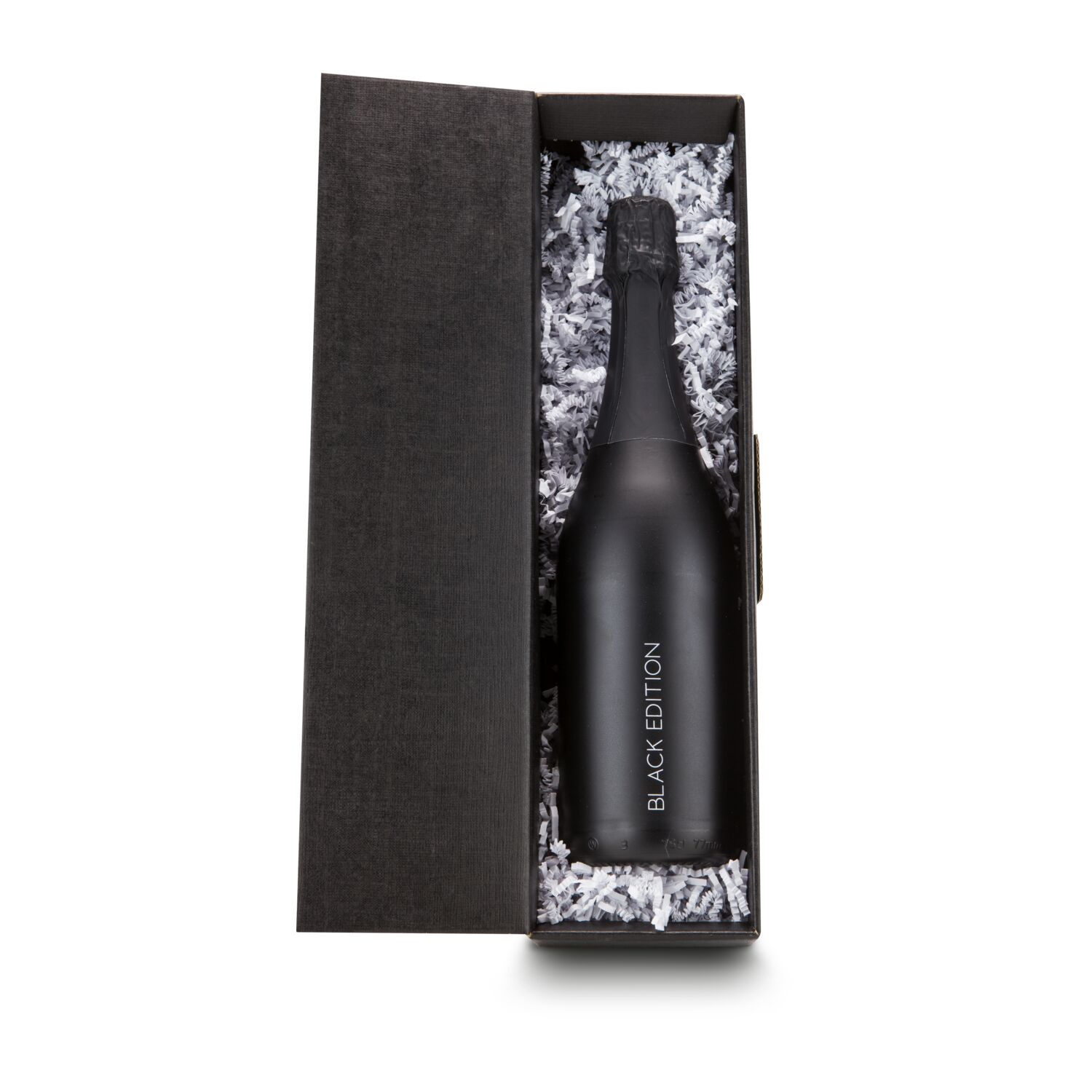 Schwarz-matte Flasche Cuvée Sekt (0,75 l) mit Druck „Black Edition“, gebettet auf weißes Sizzle und verpackt im schwarzen Präsentkarton.