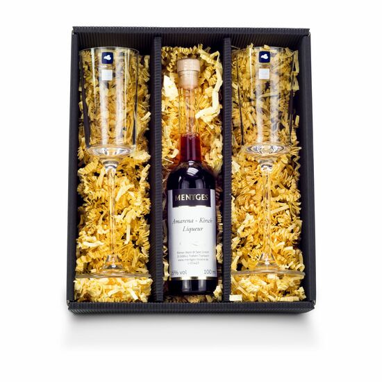 Zwei Leonardo Likörgläser und eine Flasche Amarena-Kirsch-Likör (100 ml) in einem schwarzen Karton mit Klarsichtdeckel