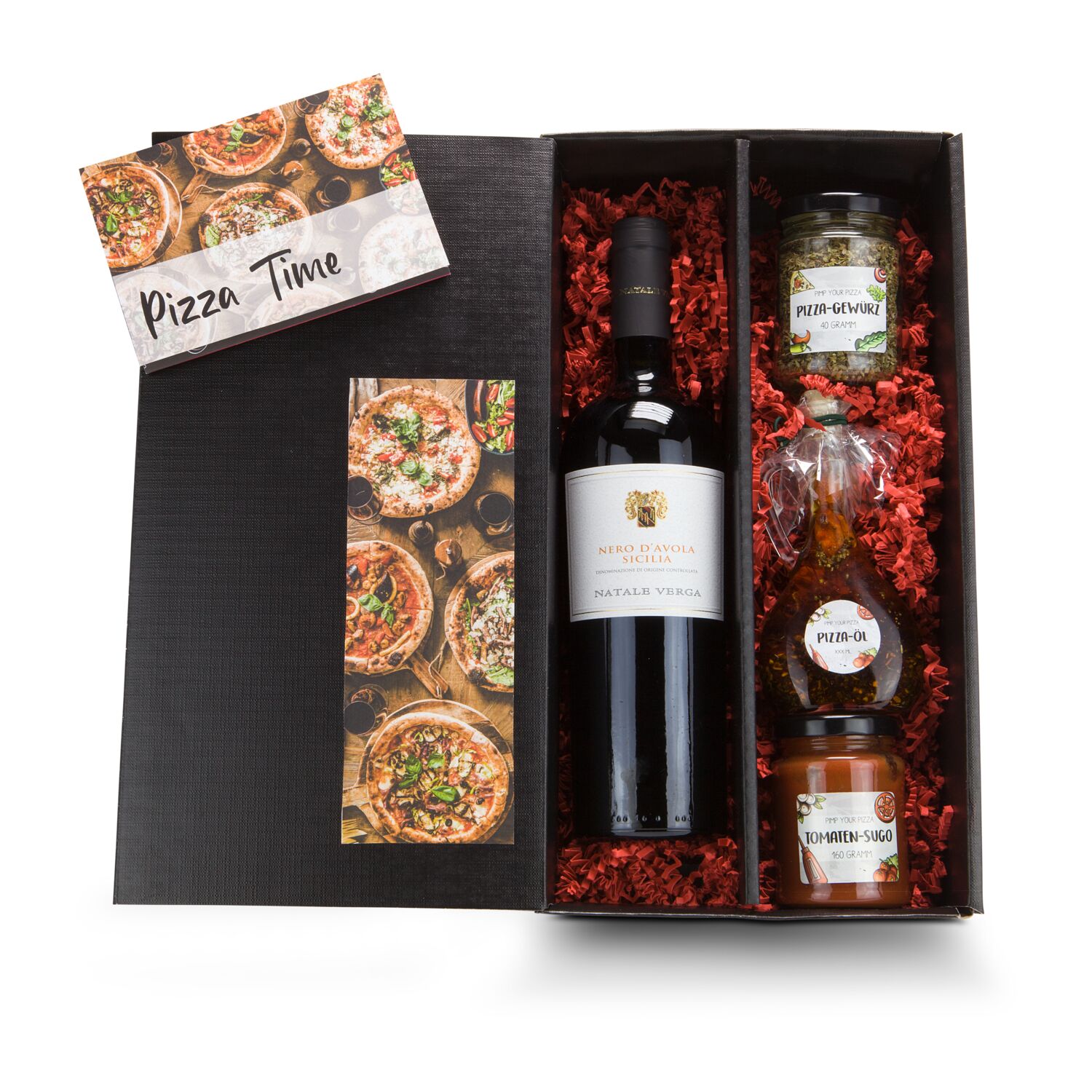 1 Rotwein Nero D`Avola (0,75 l), 160 g Tomatensoße, 40 g Pizzagewürz, 95 ml Pizza-Öl und 1 Rezeptkarte verpackt im schwarzen Karton