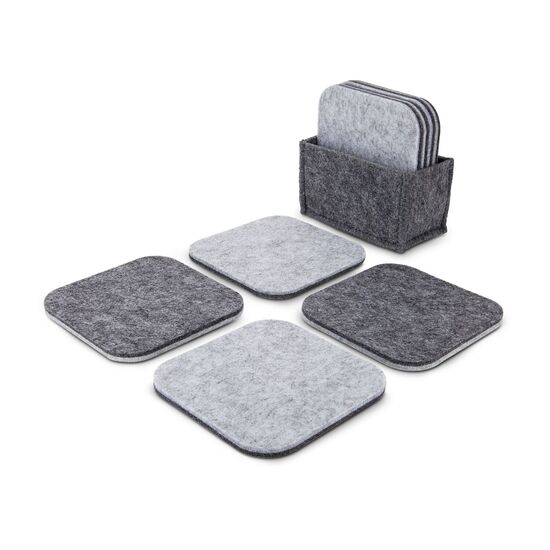 Eine Flasche Whisky, ROMINOX® Whiskysteine, ein Whisky Rezeptbuch und ein ROMINOX® Untersetzer-Set verpackt in einem schwarzen Karton.