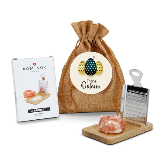 Sie erhalten die ROMINOX® Gewürzreibe Aroma mit Ständer und dazu rötliches Kristallsalz (Salzbrocken, ca. 50 g) im hellbraunen Jutesäckchen.