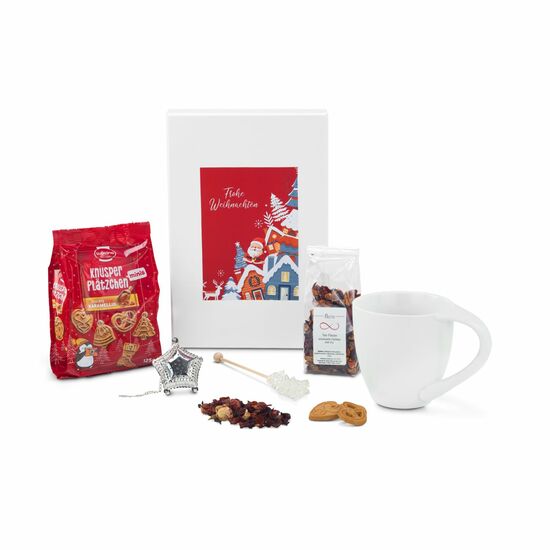 In der weißen Geschenkbox liegen 1 Tasse, 1 Früchtetee, 1 Kandisstick, 1 silbernes Teesieb und Knusperplätzchen