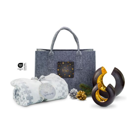Die flauschige Kuscheldecke Rudolph und zwei seidenmatt-braune ROMINOX® Teelichthalter verpackt in einer ROMINOX® Filztasche mit „Hello Winter“-Anhänger.