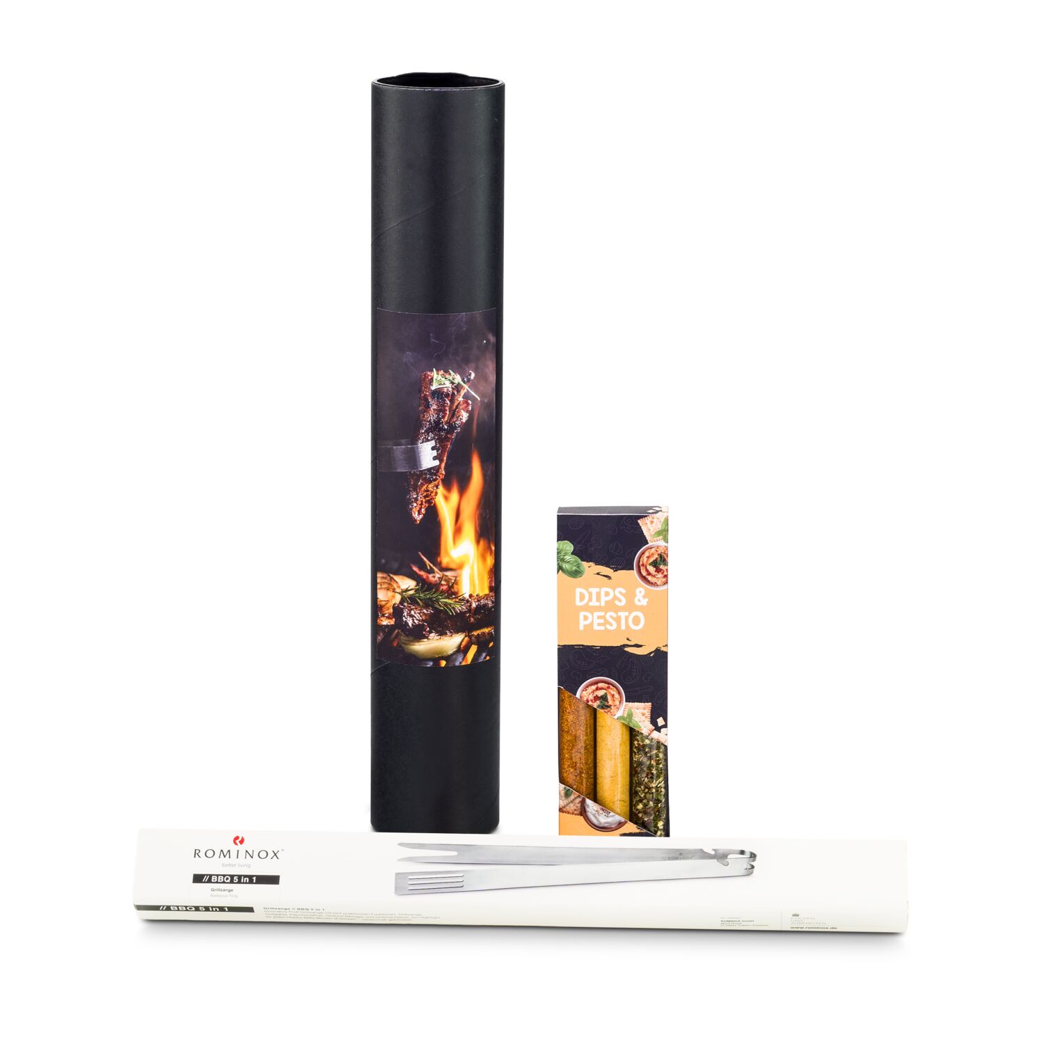 Eine ROMINOX® 5-in-1-Grillzange und ein Dip-Trio, verpackt in einer schwarzen Geschenkröhre mit einem Grillmotiv-Sticker.