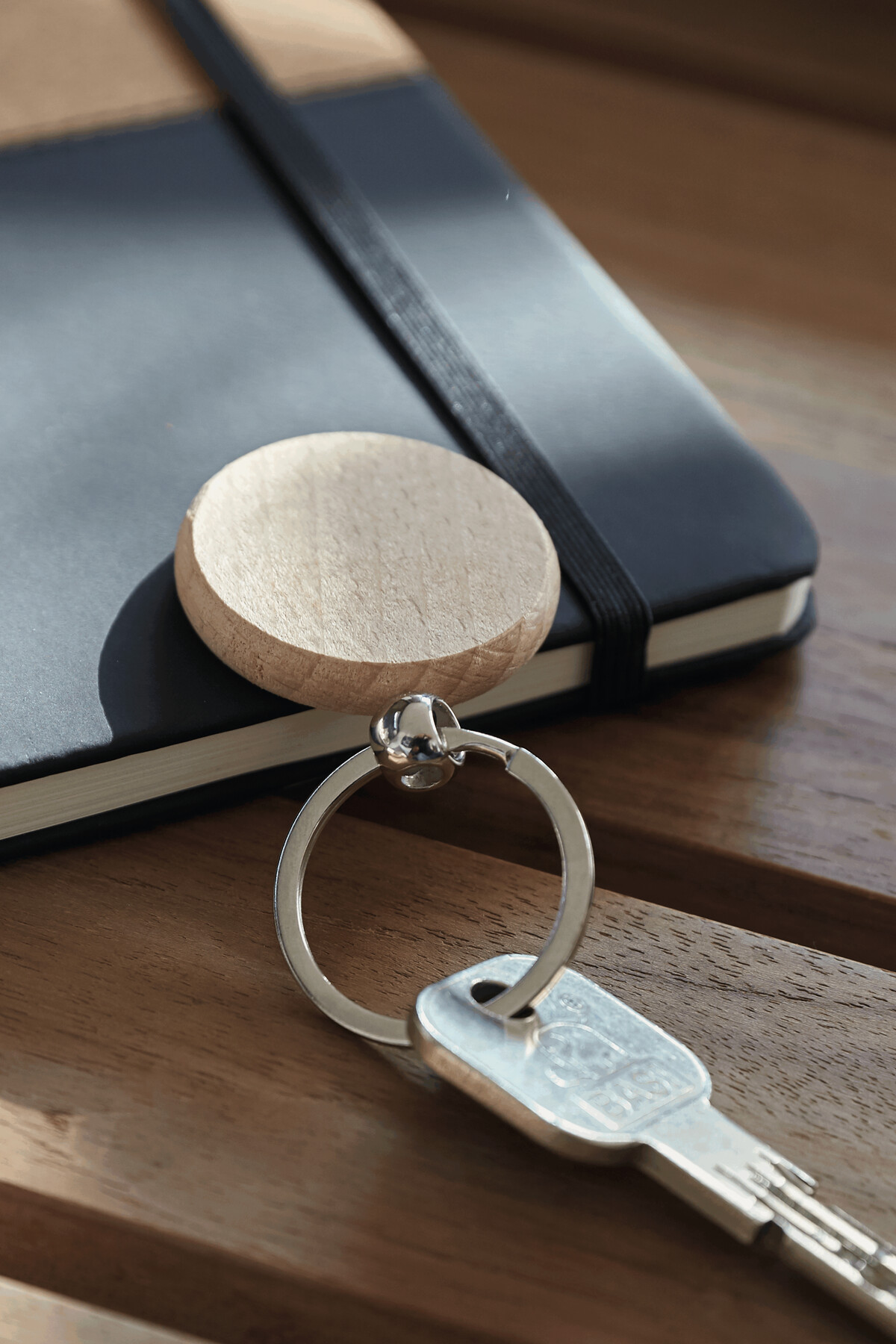 Schlüsselanhänger WOODS, braun, silber