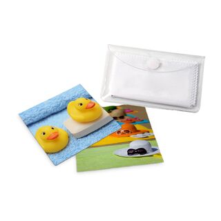 Ideal zur Reinigung glatter Oberflächen wie Bildschirme, Handydisplays oder Brillengläser. Geliefert in Schutzetui mit Klettpunkt.