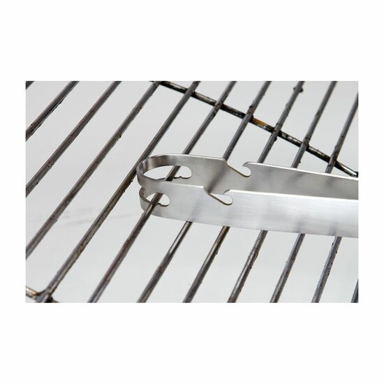Innovative Profi-Grillzange mit fünf praktischen Funktionen: Grillzange, Grillgabel, Flaschenöffner, Grillrost-Reiniger und Grillrost-Heber