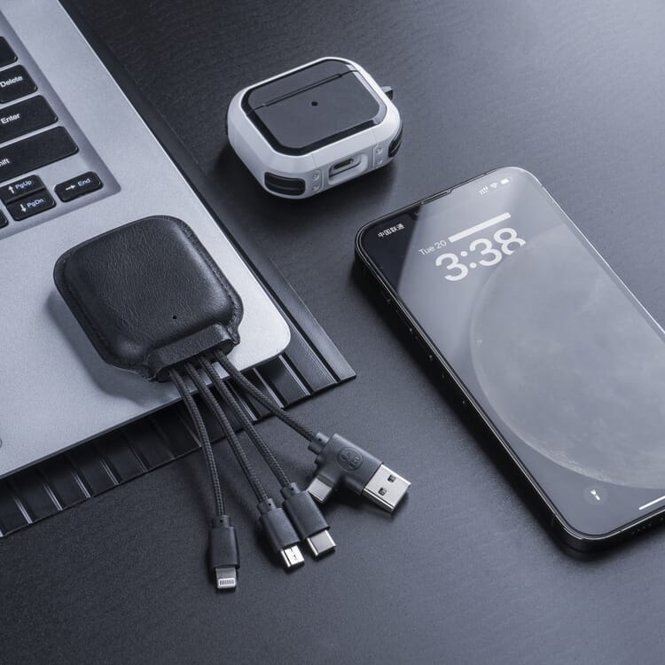4001 | Xoopar Iné Gamma NFC Powerbank with Charging cables 3000mAh